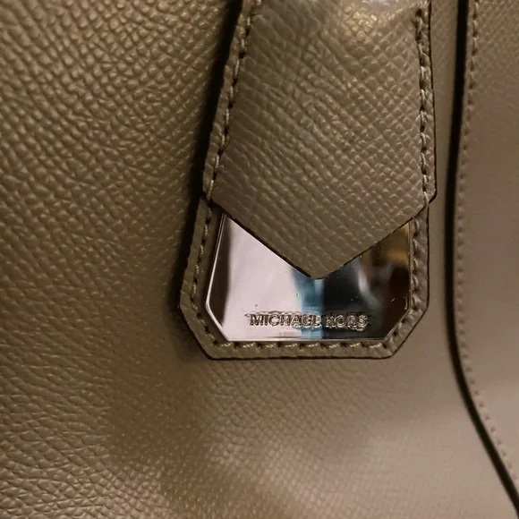 Michael Kors Tote Bag - Sale Price includes free shipping! - Picture 6 of 15